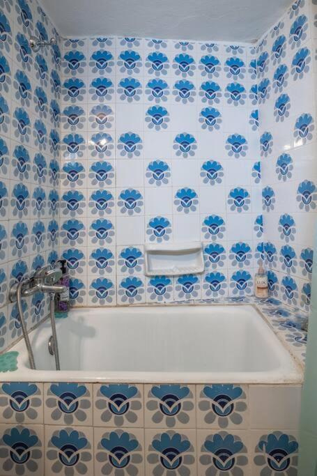 Blue Manos, In Appartement *
