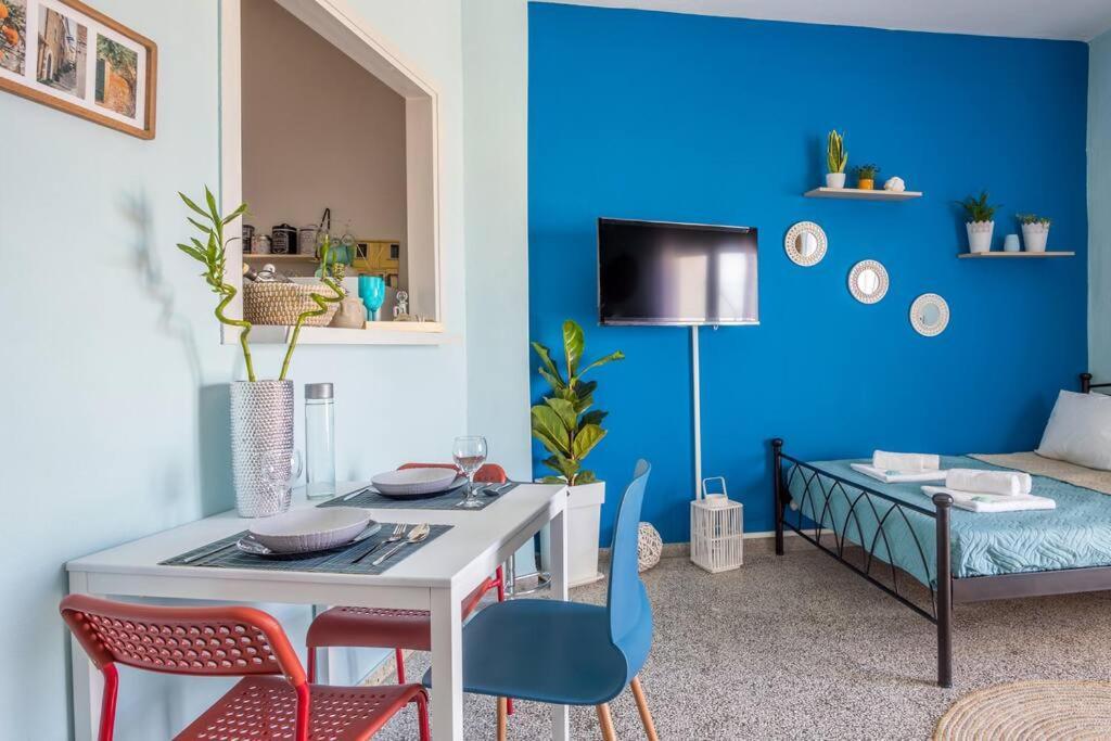 Blue Manos, In Appartement